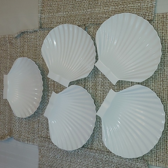 Pier 1 Other - Set of 5 Scallop Shell Salad Plates